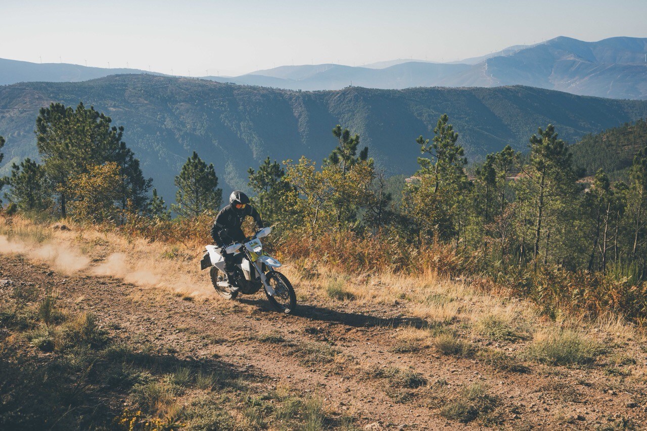 Husqvarna Trek 2025: adventouring alla scoperta del Portogallo